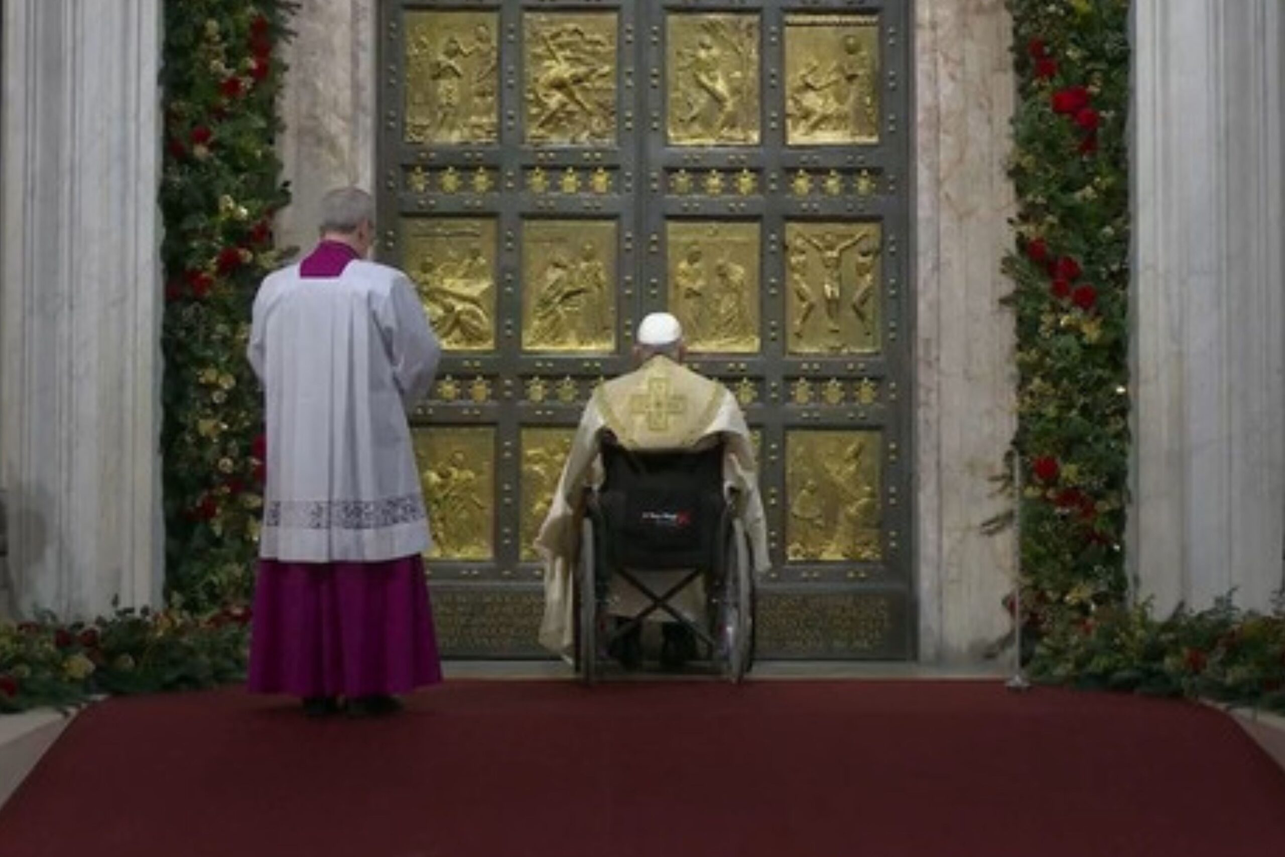 Papa Francesco ha aperto la Porta Santa: ha inizio il Giubileo del 2025