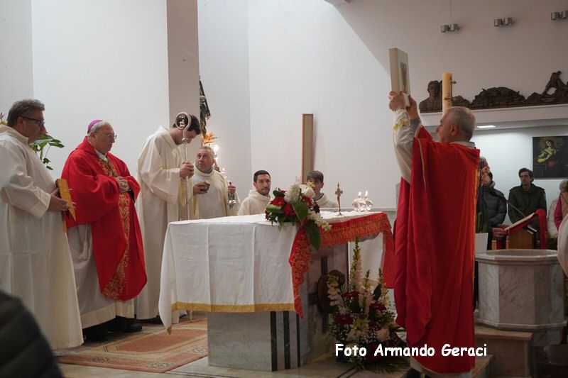 Sant’Agata 2025 a Cefalù, il vescovo Marciante ha presieduto la messa in contrada Caldura