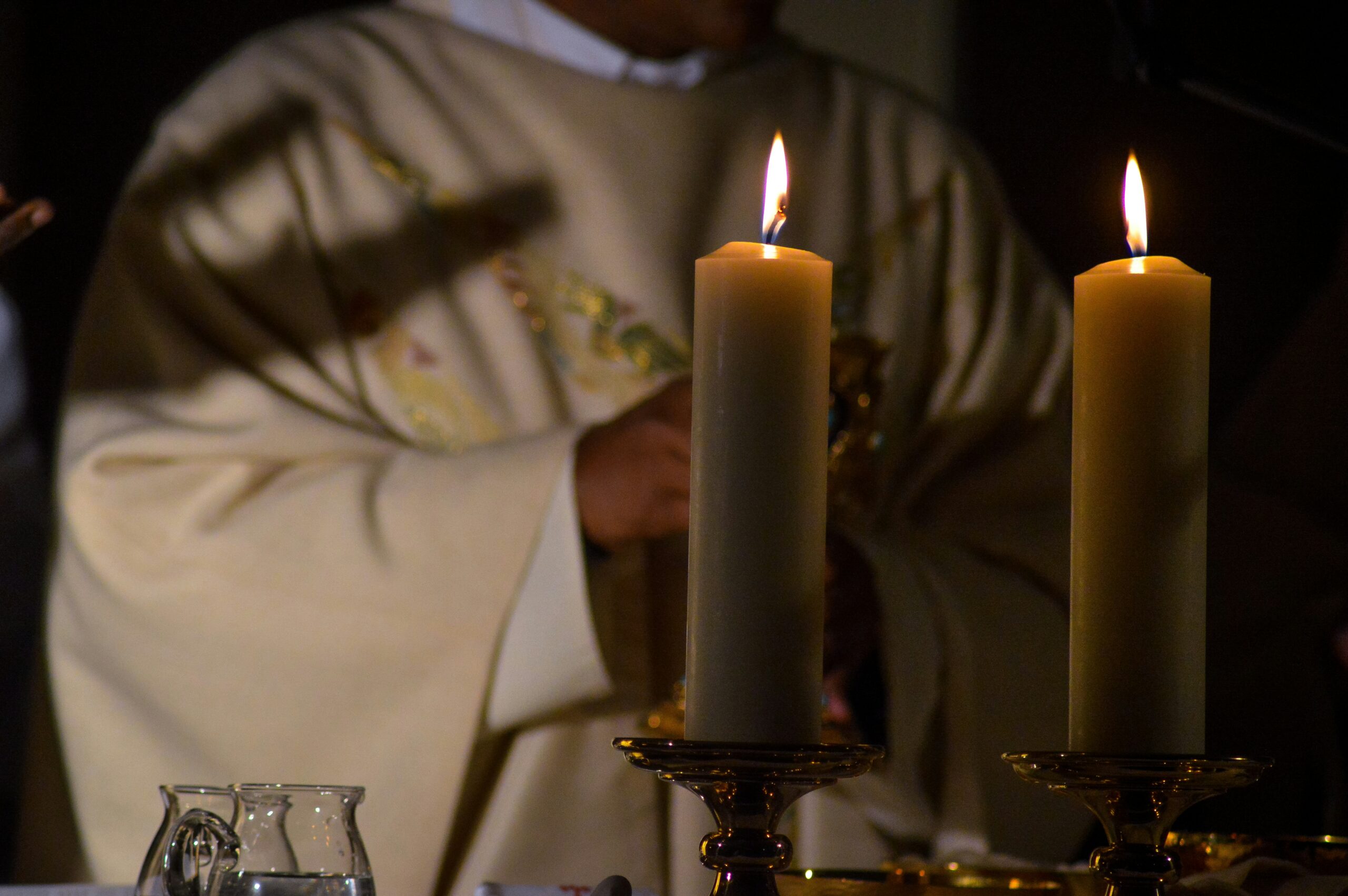 Papa Francesco: “la liturgia sia sobria, evitare protagonismi e sfarzi inutili”