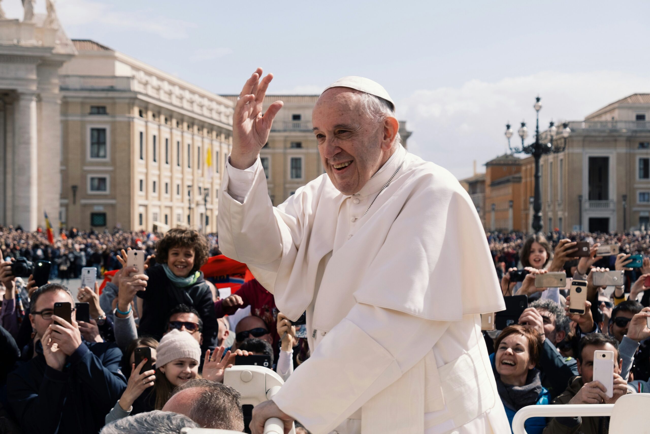 Papa Francesco è morto alle 07:35 l’annuncio del cardinale Kevin Farrell, Camerlengo della Camera Apostolica