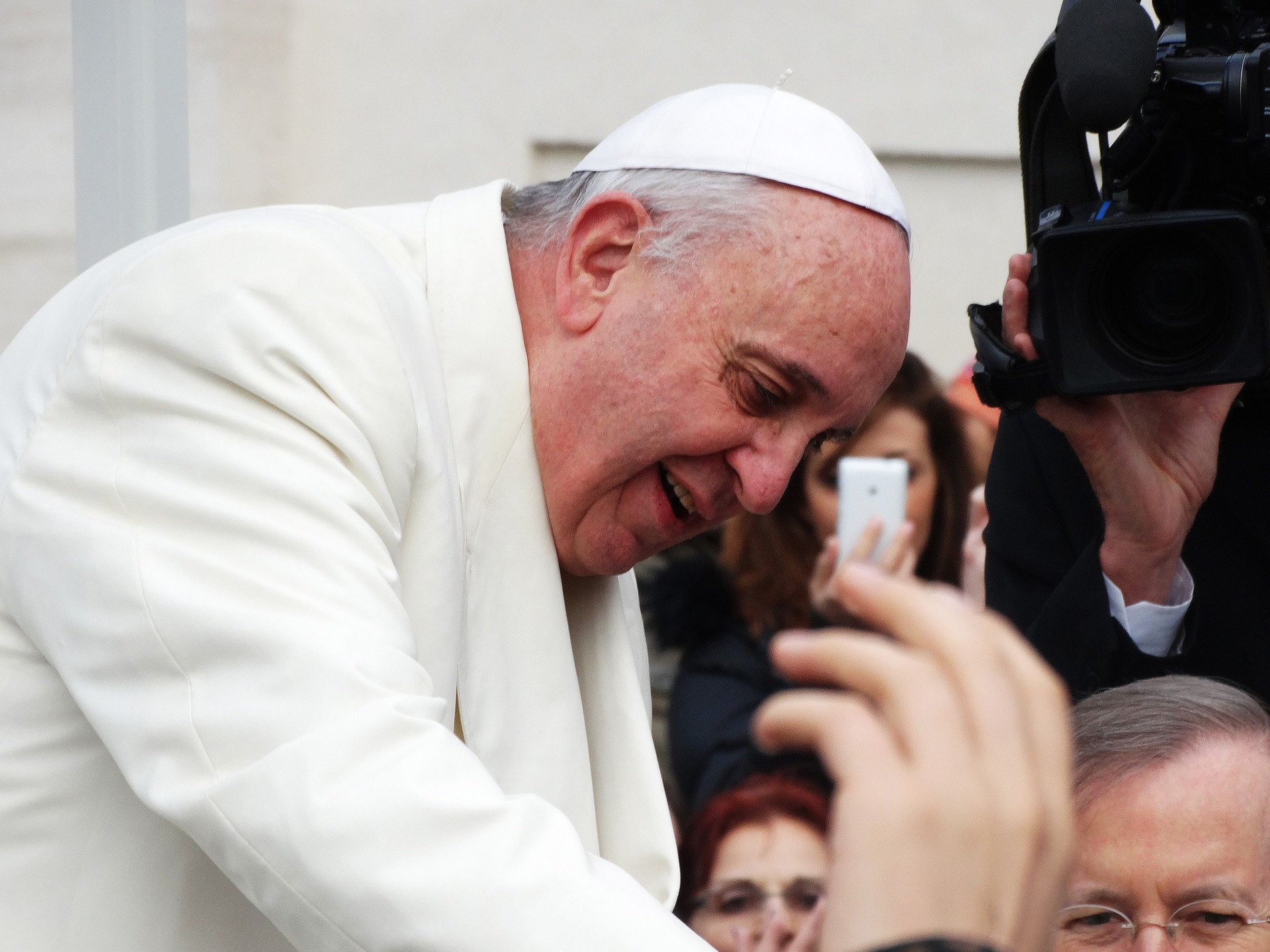 Papa Francesco è stabile, non ha avuto bisogno della ventilazione automatica, quadro ancora complesso e prognosi riservata