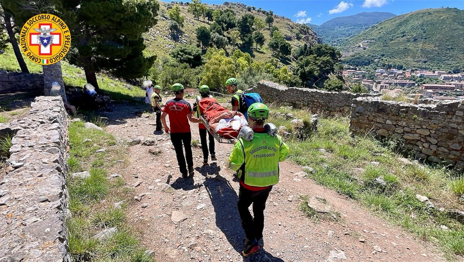 Cefalù, ennesimo intervento sulla Rocca per una turista statunitense infortunata
