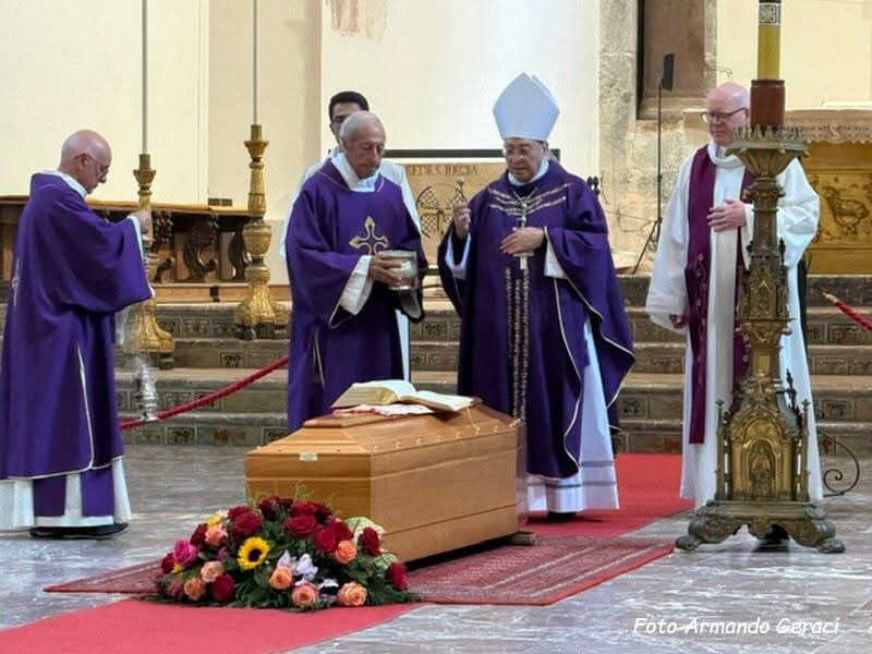 Cefalù, l’ultimo saluto a padre Paolo Iovino, il vescovo Marciante: «La teologia vissuta con il cuore»