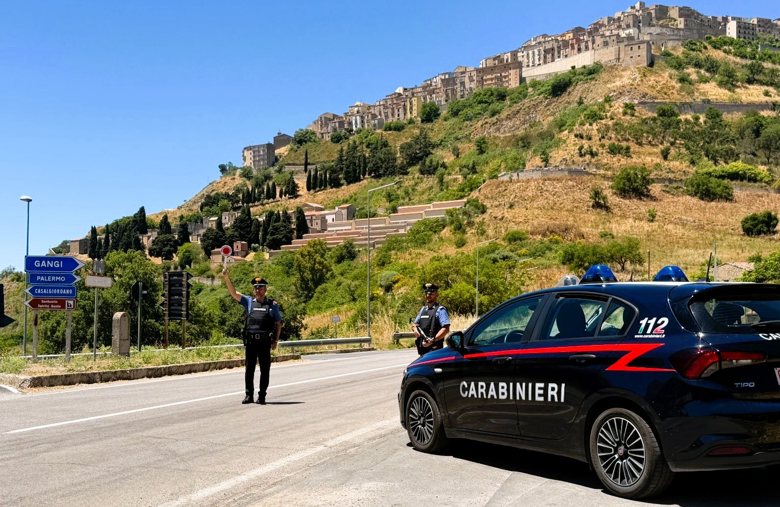 Gangi, fermato con una patente contraffatta e false generalità: arrestato un 50enne