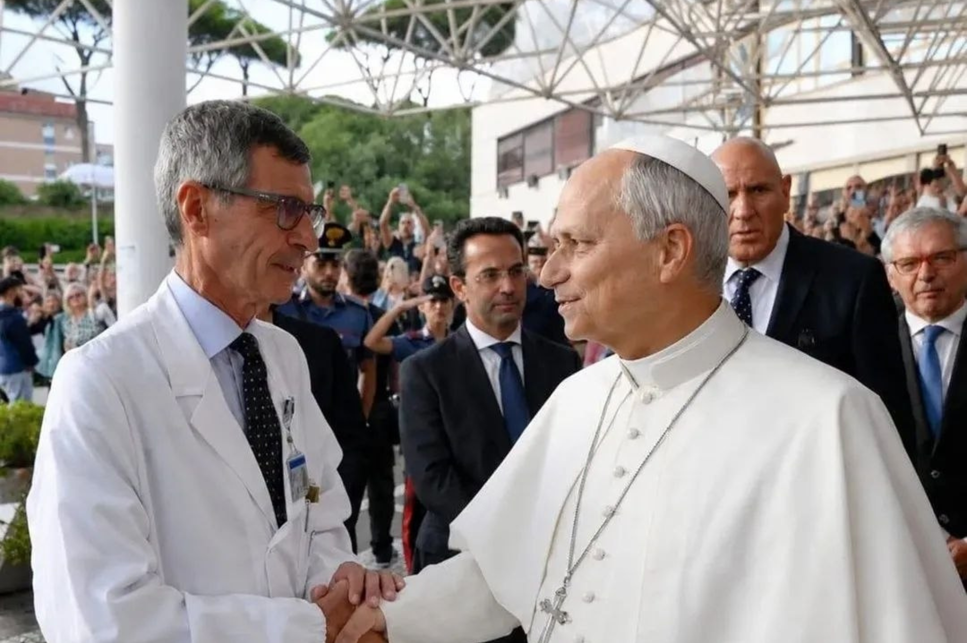 Papa Leone XIV, confermato un adenocarcinoma polmonare localizzato: non serviranno altre terapie